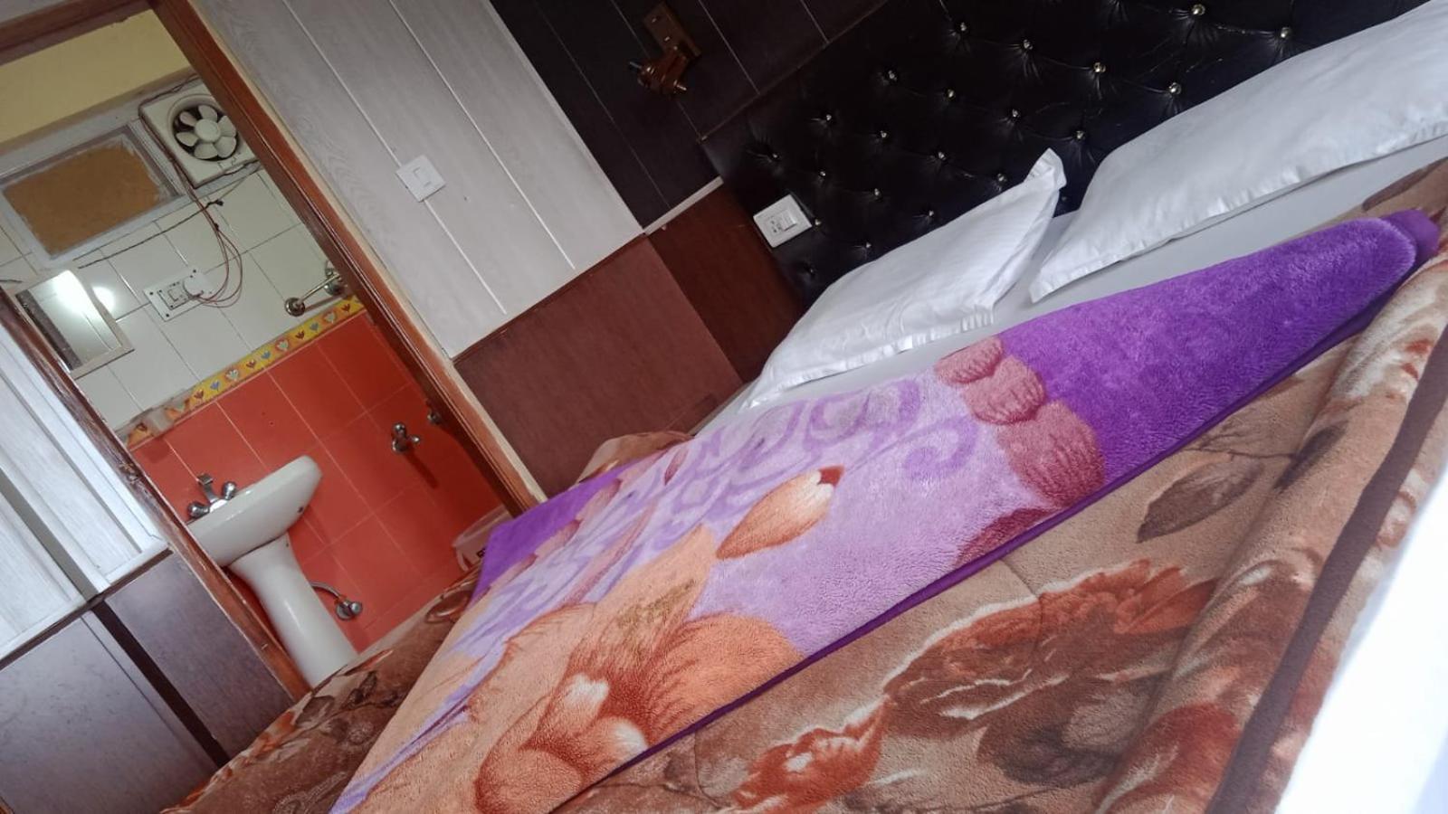 Hotel Harbans Шимла Экстерьер фото